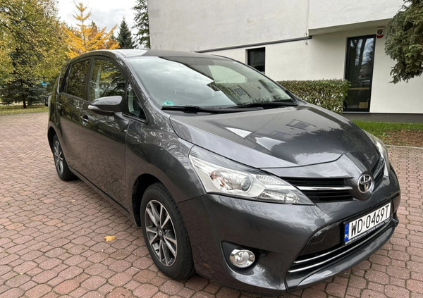 Toyota Verso cena 50500 przebieg: 141000, rok produkcji 2013 z Warszawa małe 301